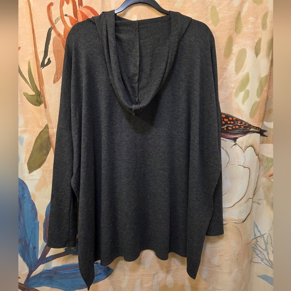 Jala Dolman Pullover - Picture 2 of 6